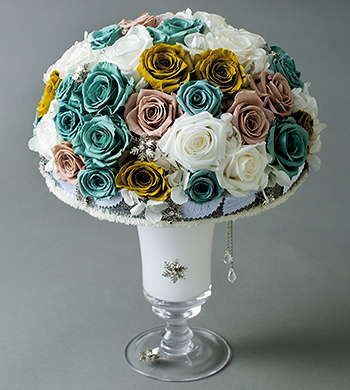 Designed by Mariko Niino